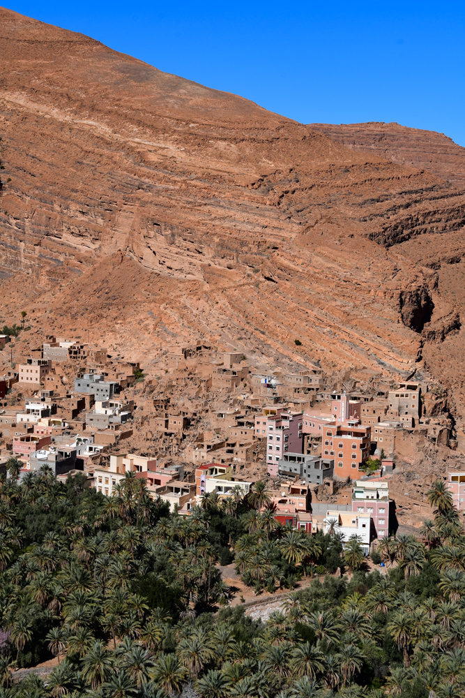 Anti Atlas Bergdorf am Hang eingefallene Haeuser