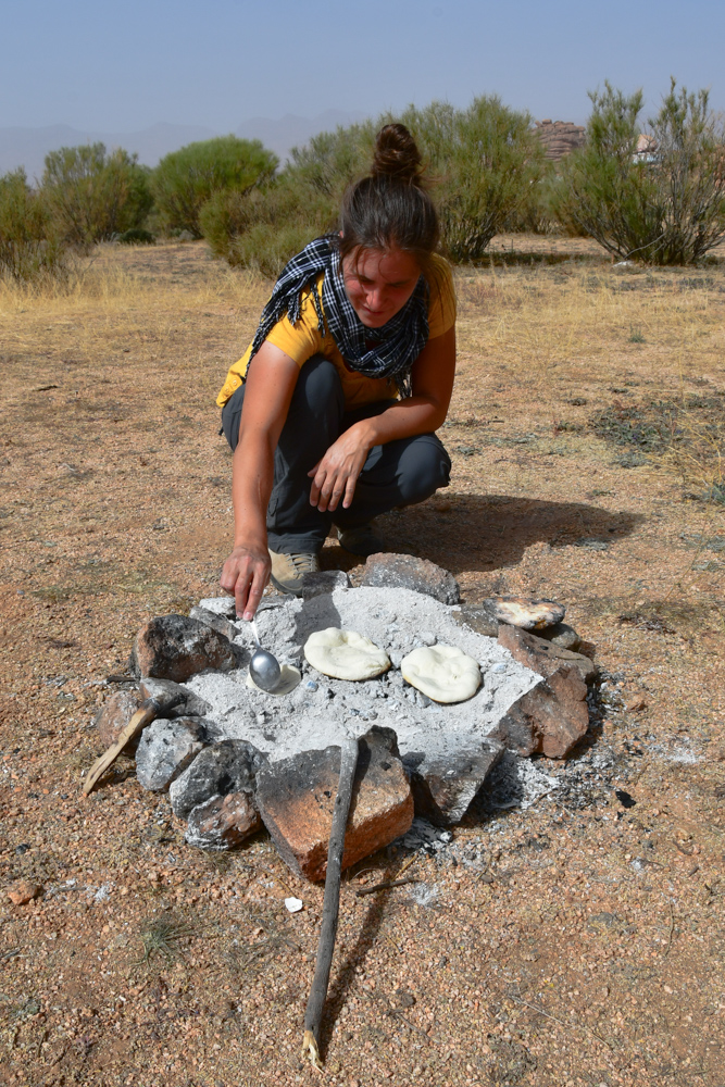 Fraenzi Fladenbrot in Feuerstelle