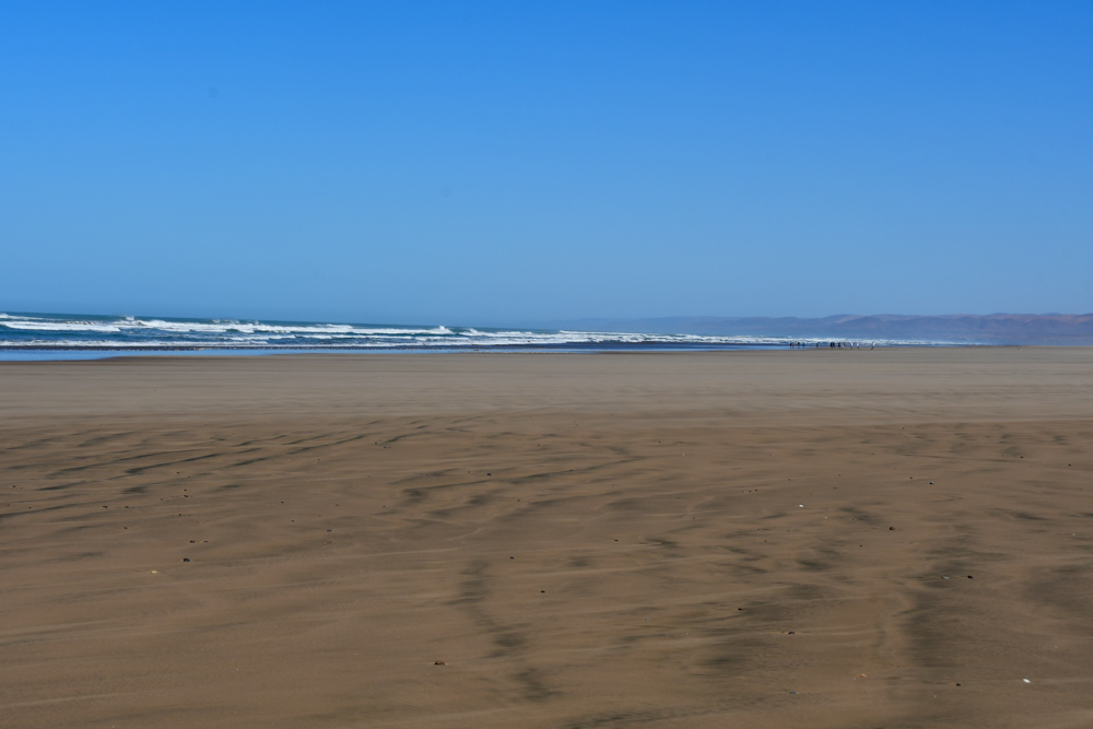 Plage Blanche eine Welle Sandstrand gemustert