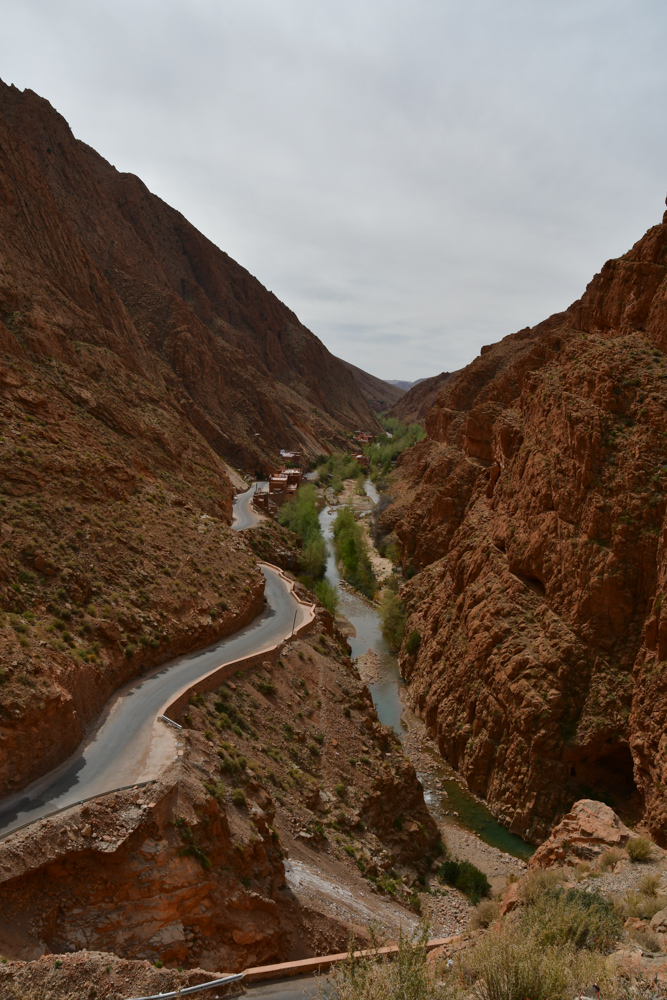 Dades Tal Strasse Kurven Fluss Haeuser