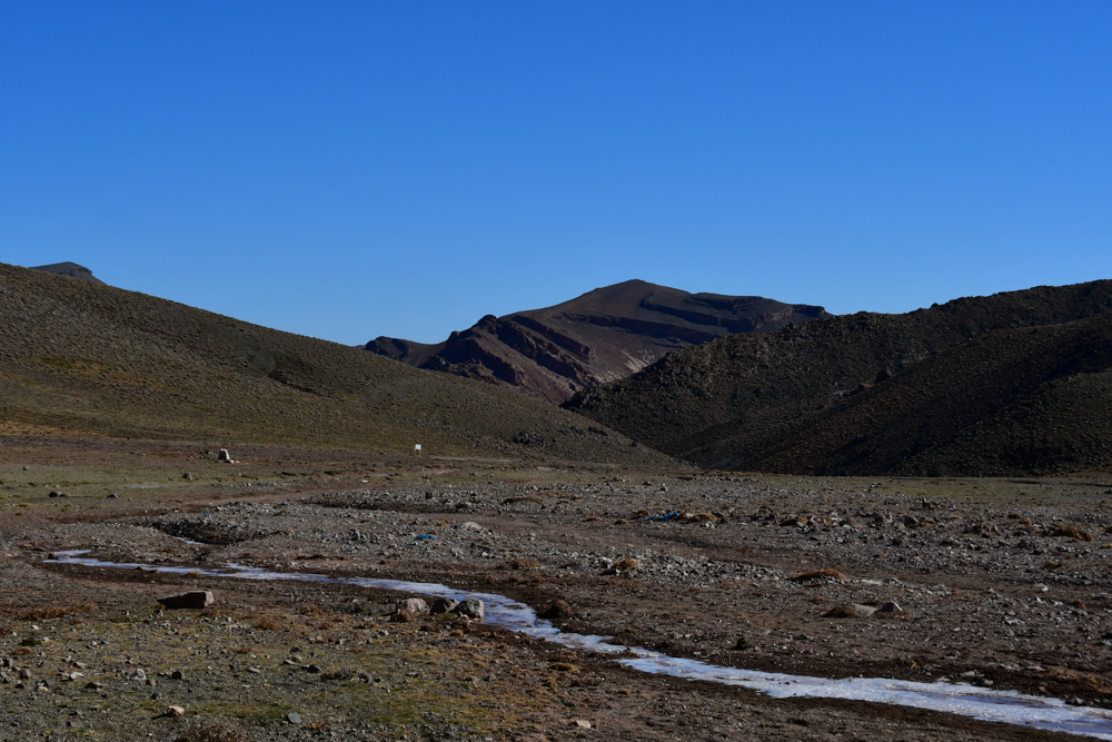 Gefrorener Bach Berge hoher Atlas