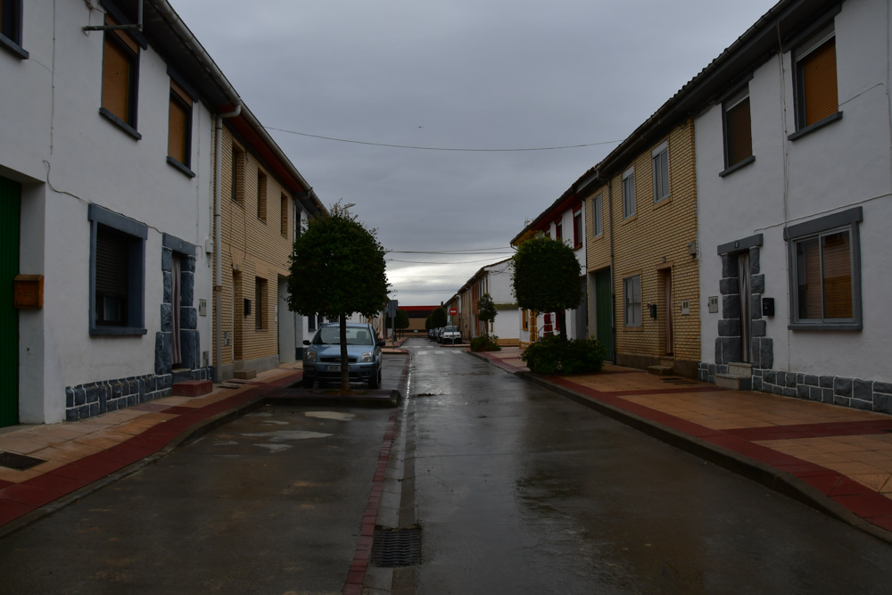 Haeuserreihe Arugedas Regenwetter