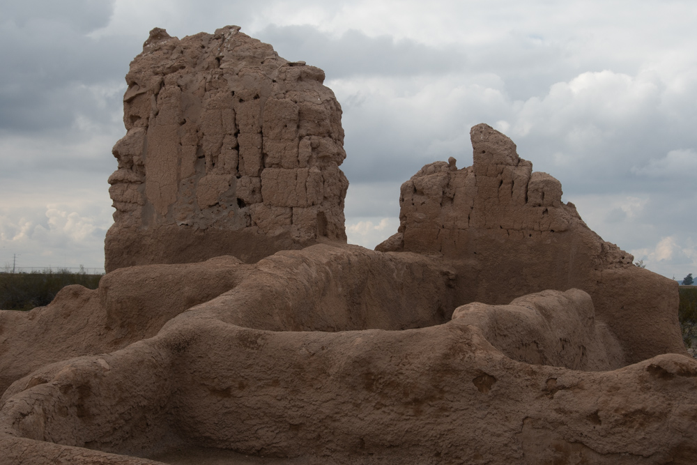 Alte Mauern Überresten bei Ruine Casa Grand Arizona