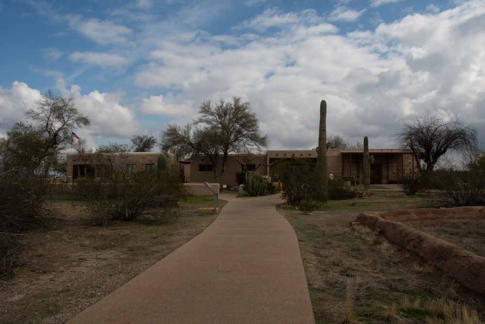 Flaches Gebäude Kakteen bei Casa Grande Arizona