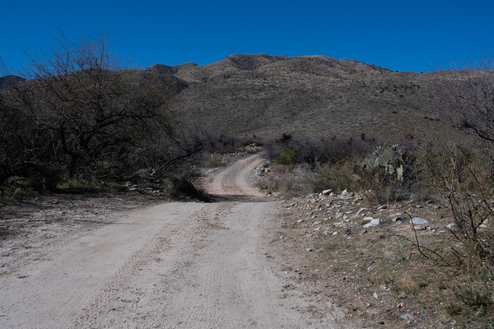 Kleine Piste trockene Landschaft Arizona